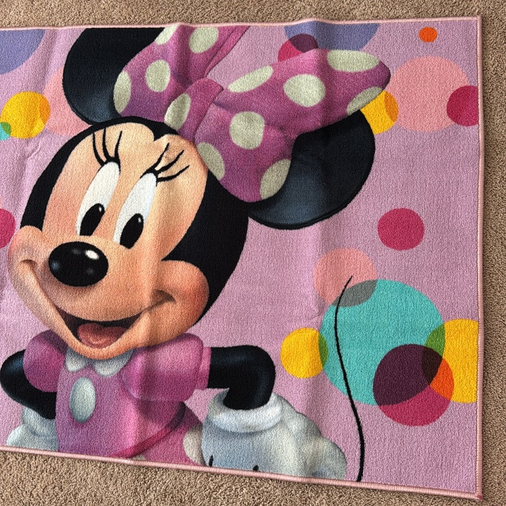 Minnie Mouse Rug - Picture 3 of 10